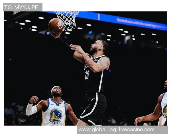 尼克斯与篮网激战正酣双方球星争夺季后赛席位的关键对决